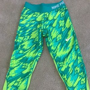 Nike’s girls gym leggings size large